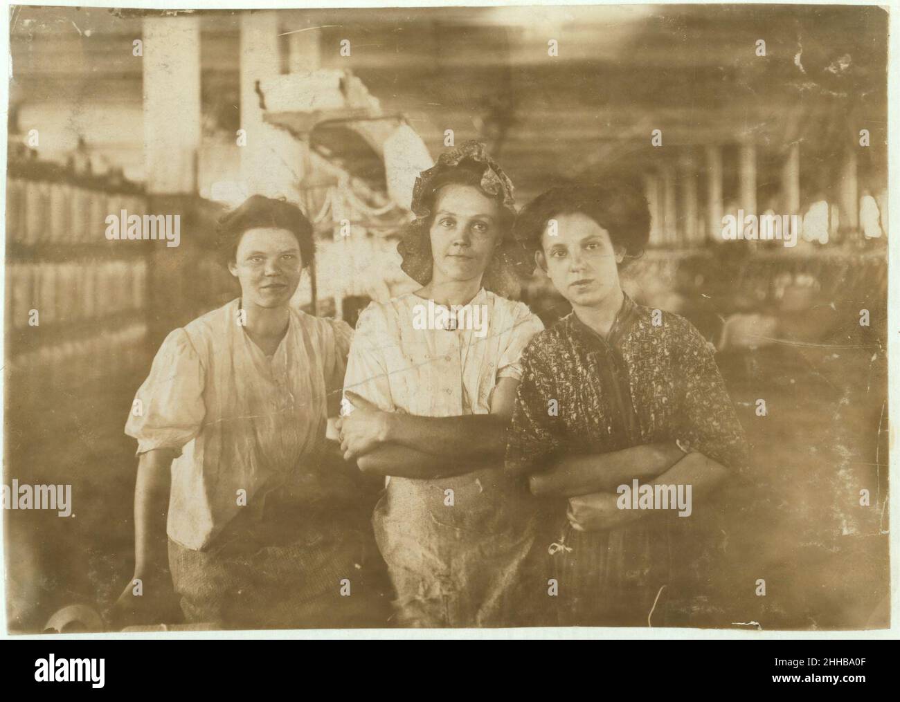 Some operatives in An Indianapolis Cotton Mill at the Noon Hour. Aug., 1908. Wit., E. N. Clopper. Stock Photo