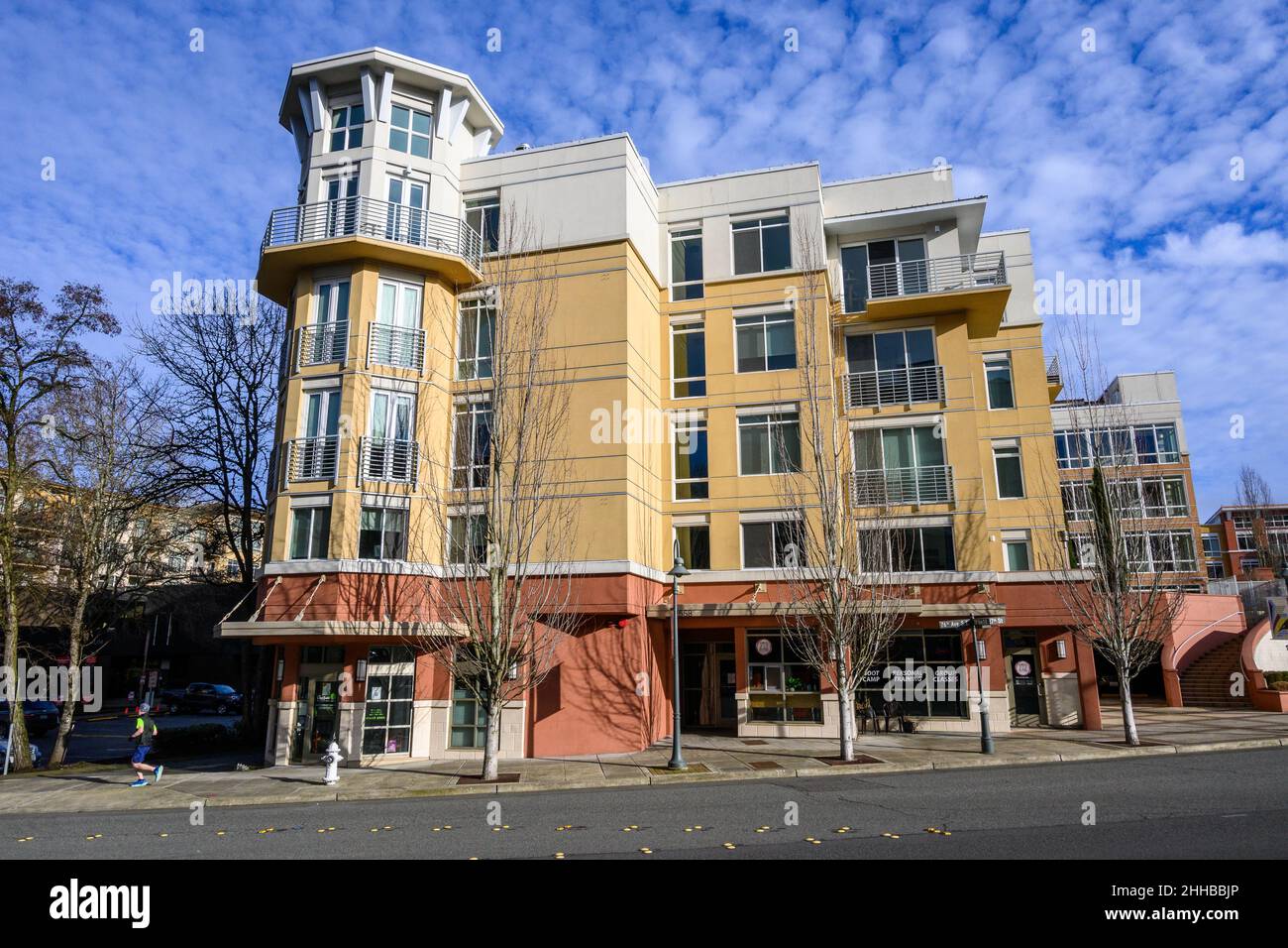 MERCER ISLAND WA USA JANUARY 22 2022 Downtown Mercer Island   Mercer Island Wa Usa January 22 2022 Downtown Mercer Island Modern Mixed Use Building With Businesses On Ground Level Apartments Above 2HHBBJP 