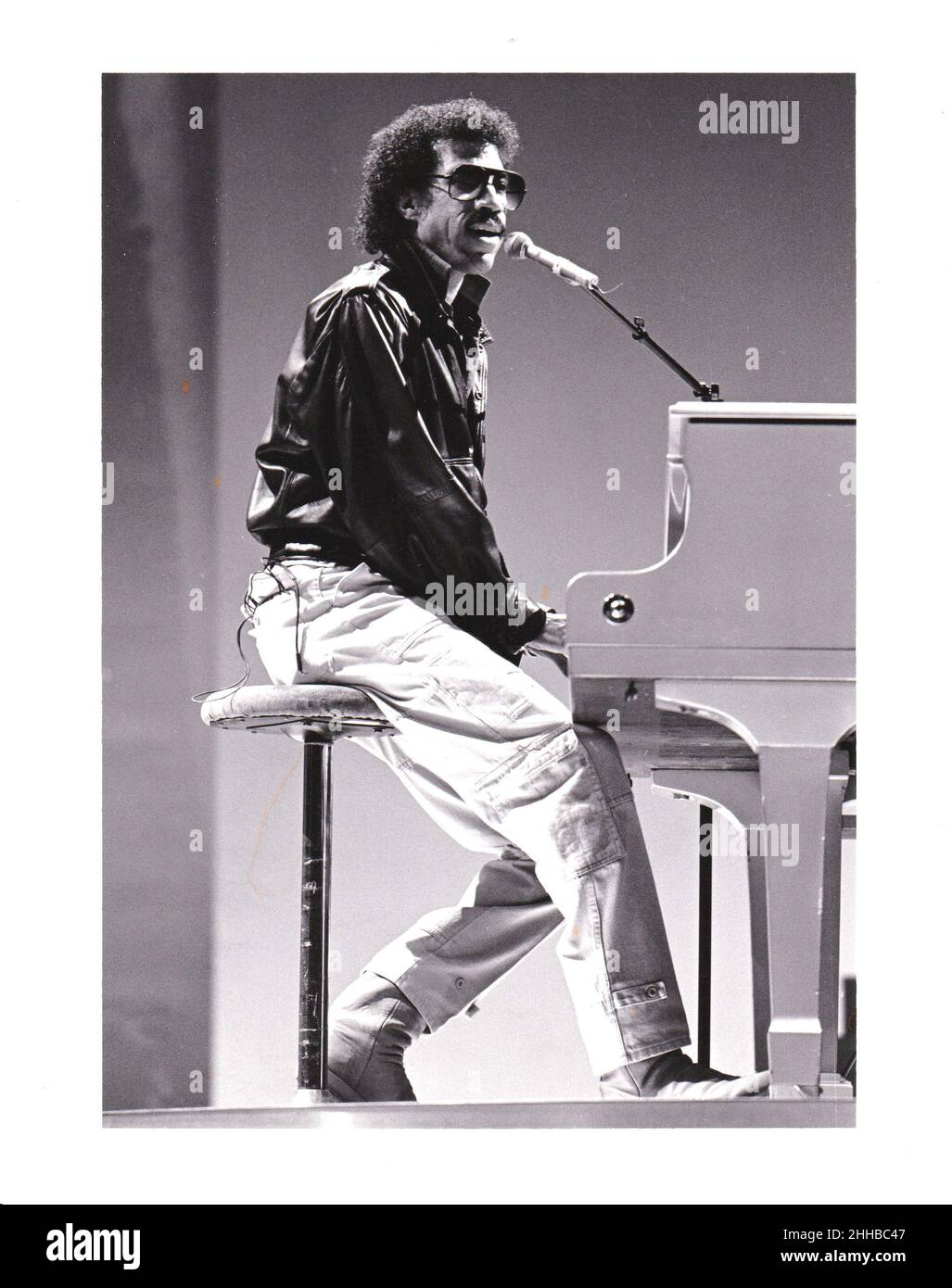 Lionel Richie Performing At The Piano On Stage In Circa 1981 Credit lionel-richie-performing-at-the-piano-on-stage-in-circa-1981-credit