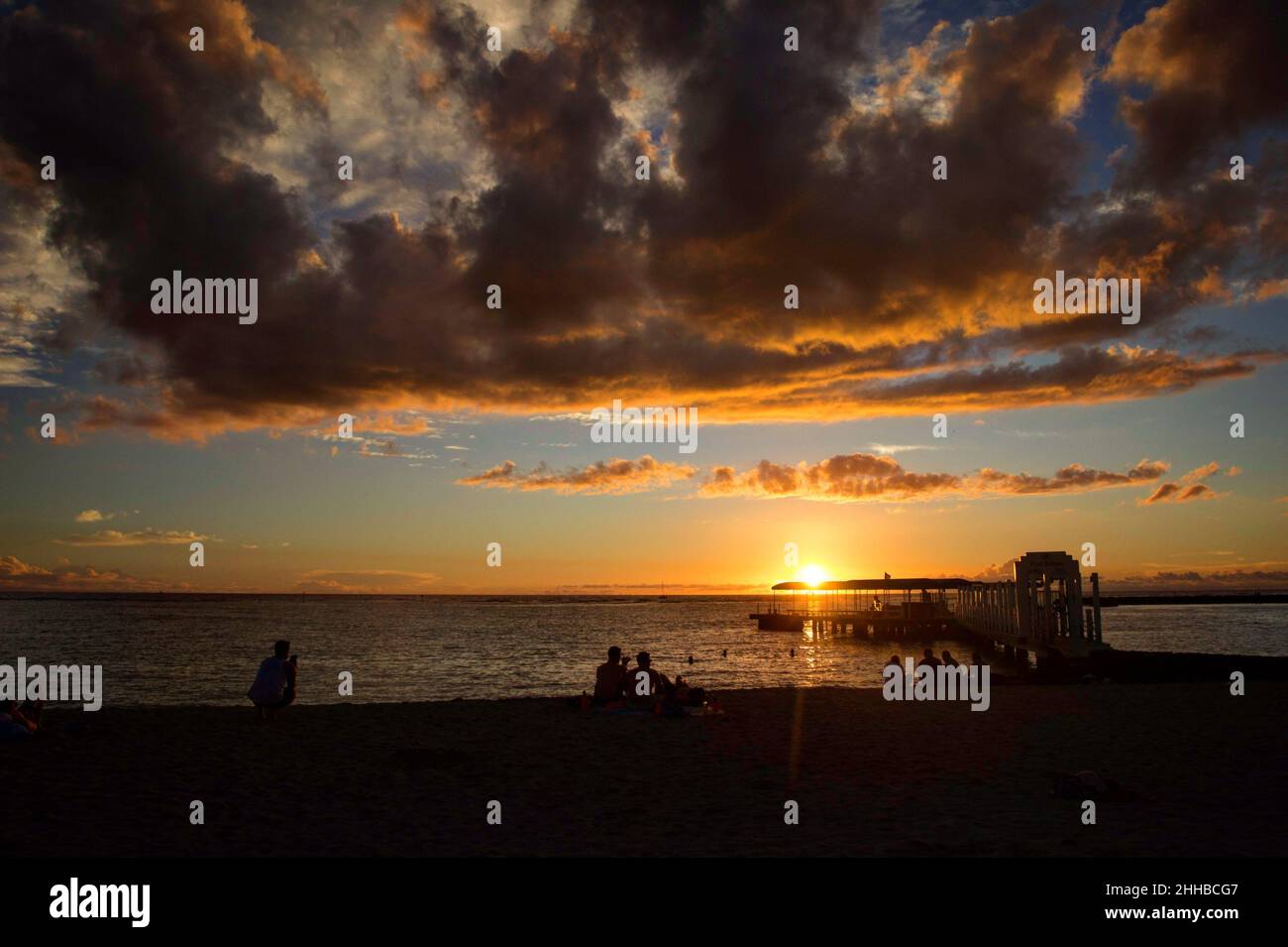 Hawaii waikiki beach sunset hi-res stock photography and images - Alamy