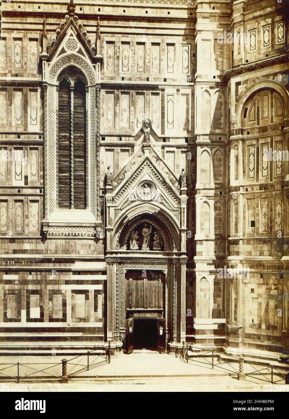 Sommer, Giorgio (1834-1914) - n. 3801 - Porta del Duomo - Firenze. Stock Photo