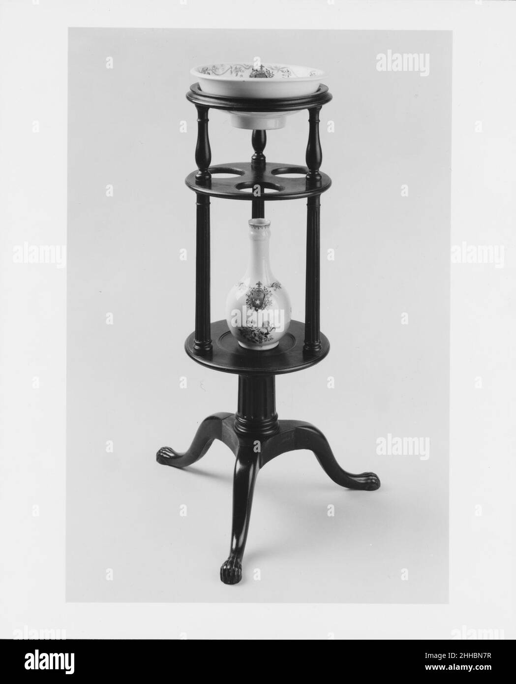 Traditional chinese ceramics Black and White Stock Photos & Images - Alamy