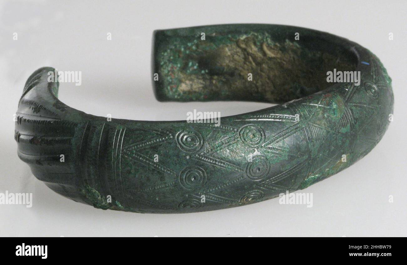 Bracelet ca. 800 B.C. Halstatt Many Bronze Age objects, like these bracelets,  were finished with subtle geometric designs incised into the cast metal  surface.. Bracelet 468434 Stock Photo - Alamy