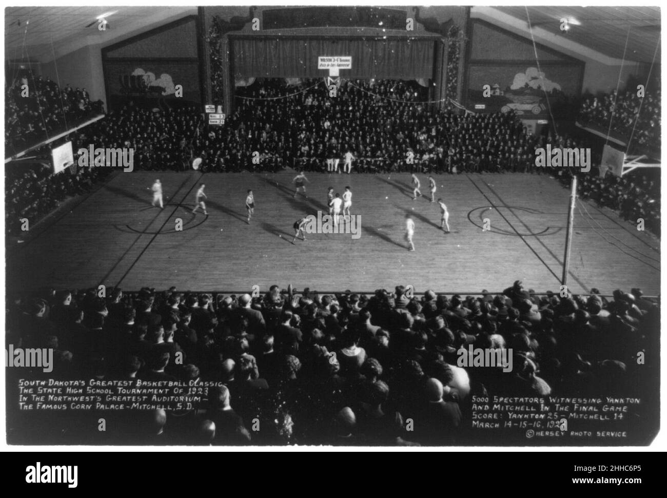 South Dakota's greatest basketball classic - the State High School Tournament of 1923, in the Northwest's greatest auditorium - the famous Corn Palace, Mitchell, S.D.-5000 spectators Stock Photo