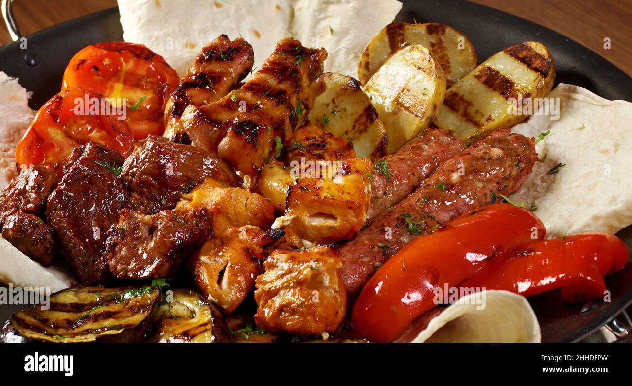 Paraguay Asado, traditional barbecue that is popular in Paraguay,  Argentina, Chile and Uruguay, which consists of beef, sausages, and other  meats Stock Photo - Alamy, image size:1300x794