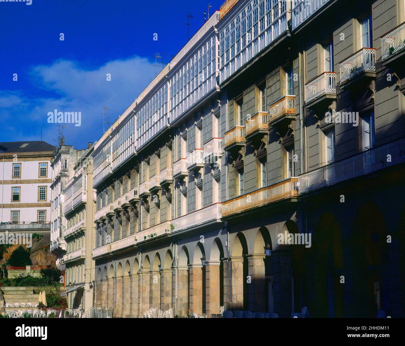 PLAZA MARIA PITAEDIFICIOS CON GALERIAS Y PORTICOS. Location EXTERIOR