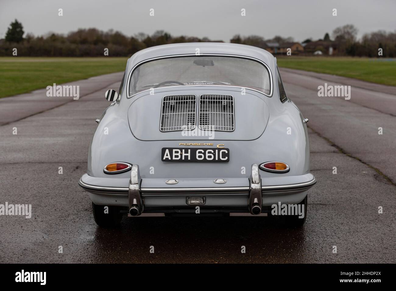 Manual electric porsche hires stock photography and images Alamy