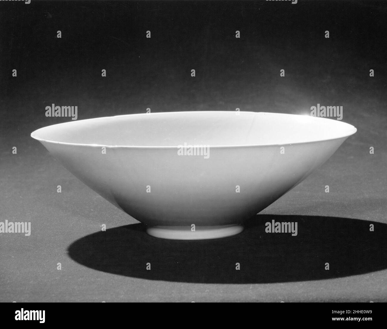 Bowl early 18th century China. Bowl 47984 Stock Photo Alamy