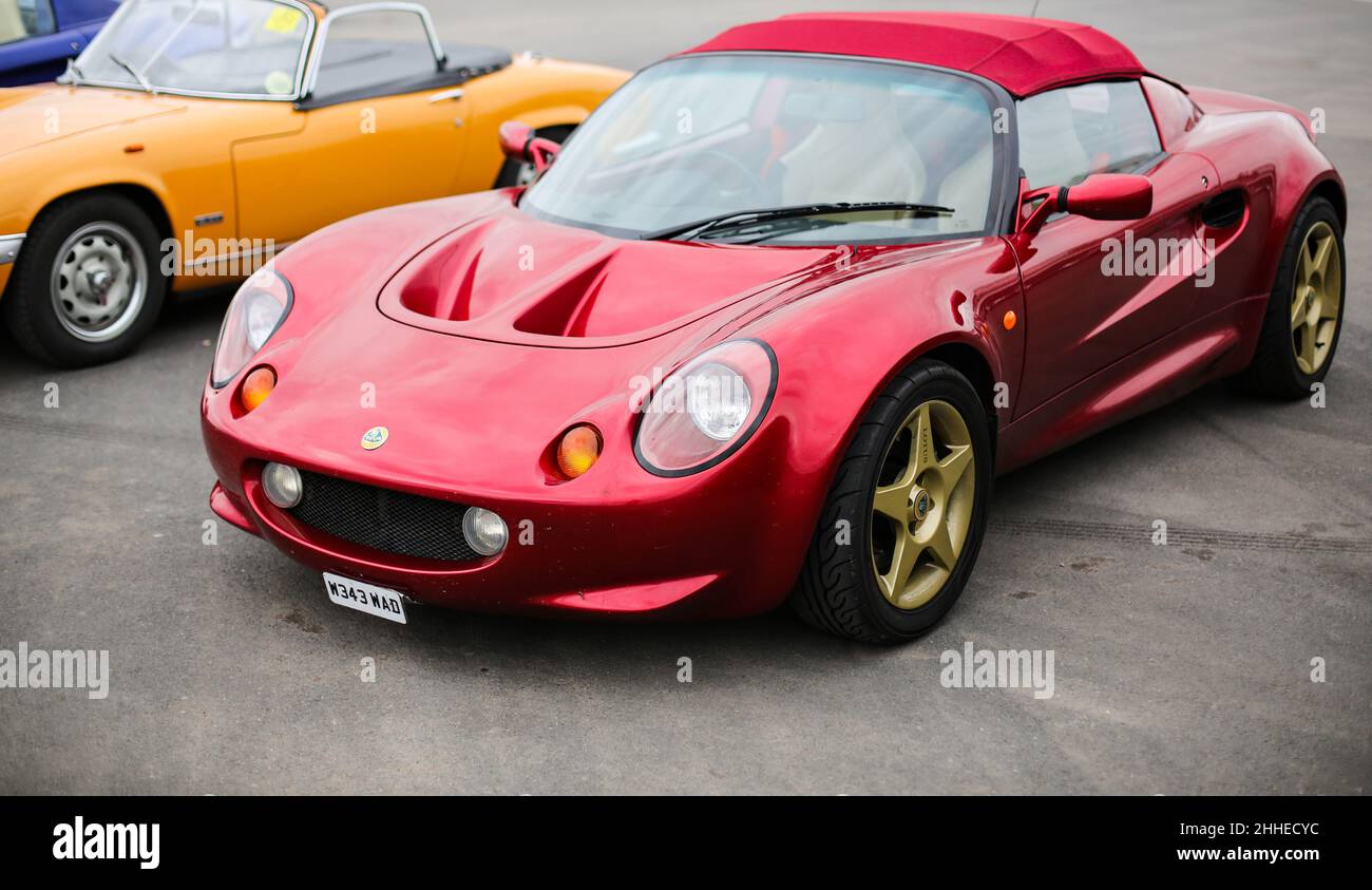 A red Lotus Elise S1 Stock Photo - Alamy