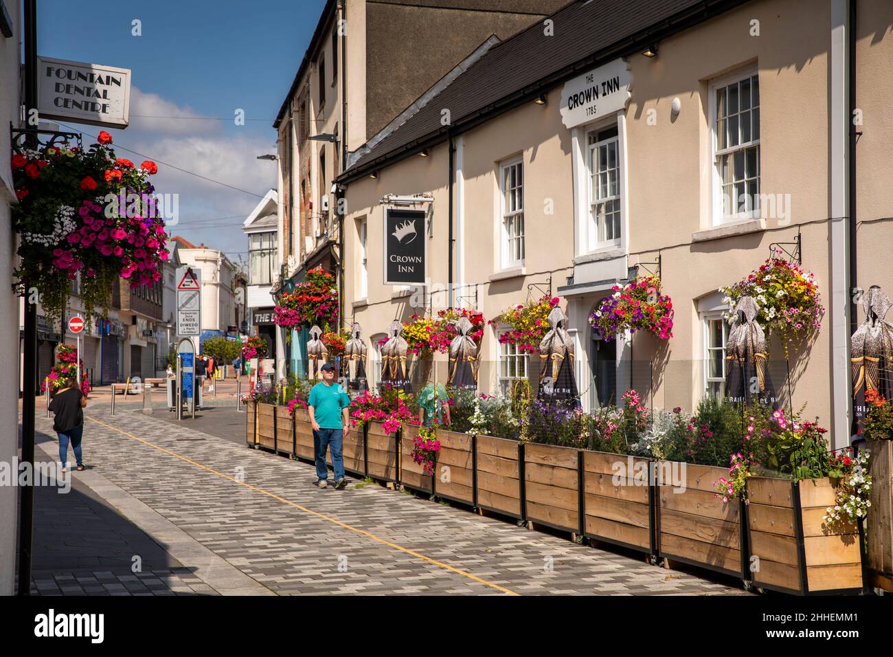 UK, Wales, Merthyr Tydfil, High Street, floral display outside Crown Inn Stock Photo