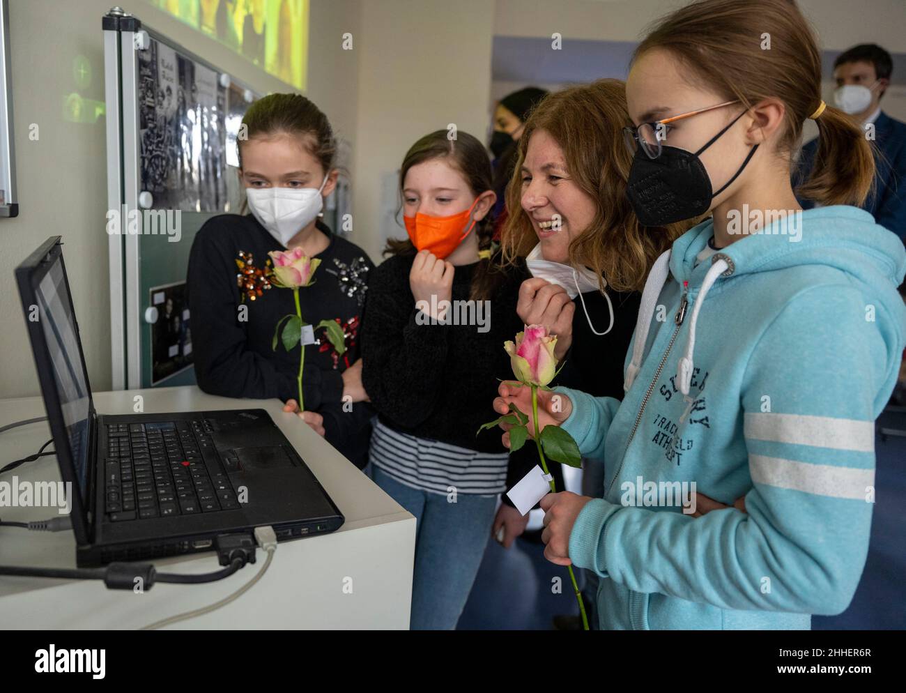 Berlin, Germany. 24th Jan, 2022. Teacher Stephanie Mühlbauer (2nd from ...