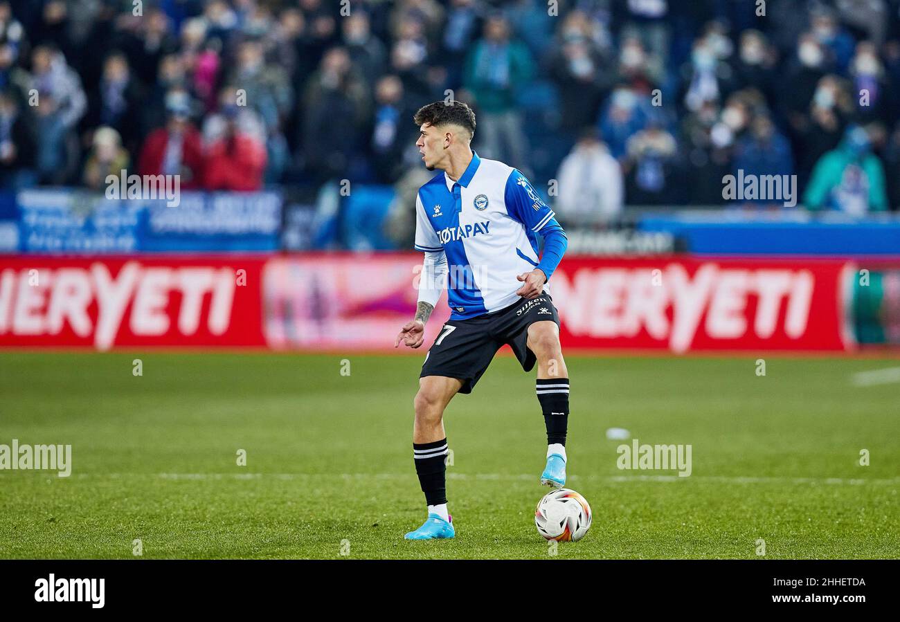 Edgar Mendez of Deportivo Alaves in action during the Spanish championship  La Liga football match between Deportivo Alaves and FC Barcelona on January  23, 2022 at Mendizorroza stadium in Vitoria, Spain -