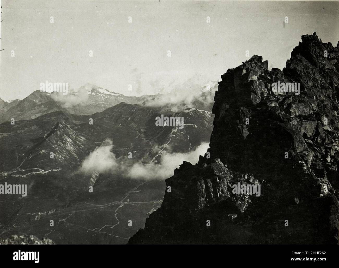 Standpunkt Passo Paradiso, Italienische Stellungen am Tonalepass mit Cima di Cady, Cima dei tre Signori. Stock Photo