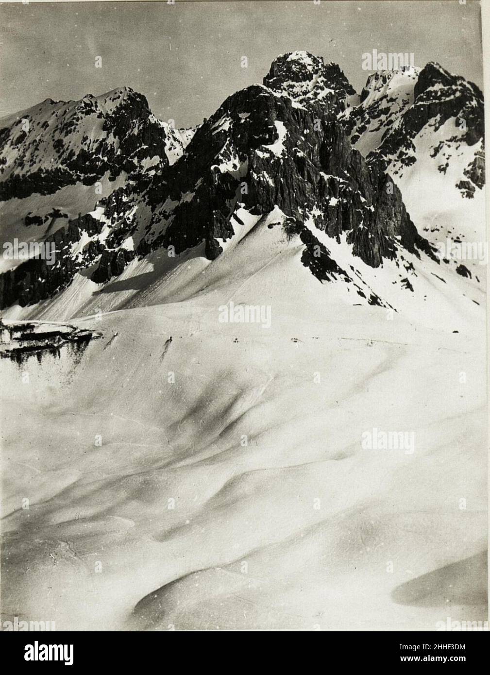 Standpunkt Varos ,Panorama von Punta .Penia bis Grand Vernell, Fortsetzung Col Ombert, Punta del Uomo. (5. Teilbild zu Stock Photo