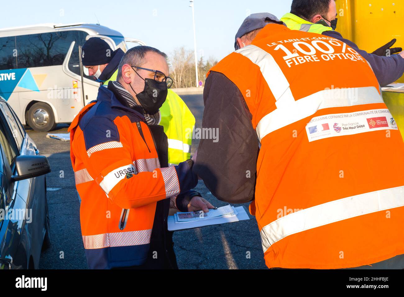 France, Montauban, 2022-01-24. Urssaf controller. Operation of road control of the gendarmerie and Urssaf against the illegal work in the village of Bressols. Photo by Patricia Huchot-Boissier/ABACAPRESS.COM France, Montauban, 2022-01-24. Controleur Urssaf. Operation de controle routier de la gendarmerie et Urssaf contre le travail illegale au peage de Bressols. Photographie de Patricia Huchot-Boissier/ABACAPRESS.COM Stock Photo