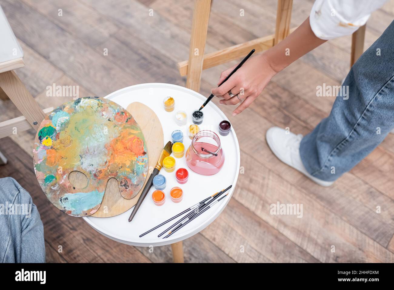 Adult art easels paints hi-res stock photography and images - Alamy