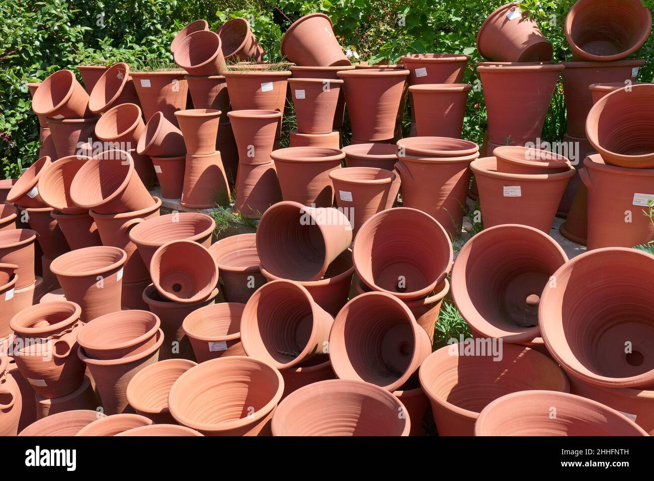 Terracotta pots uk hires stock photography and images Alamy
