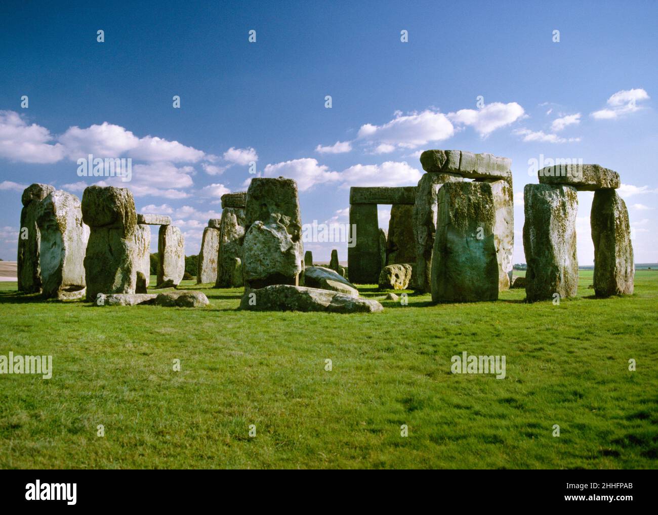 Stonehenge, Wiltshire. Looking East at the remains of the two concentric arrangements of massive Sarsen stones erected in the centre of the henge Stock Photo