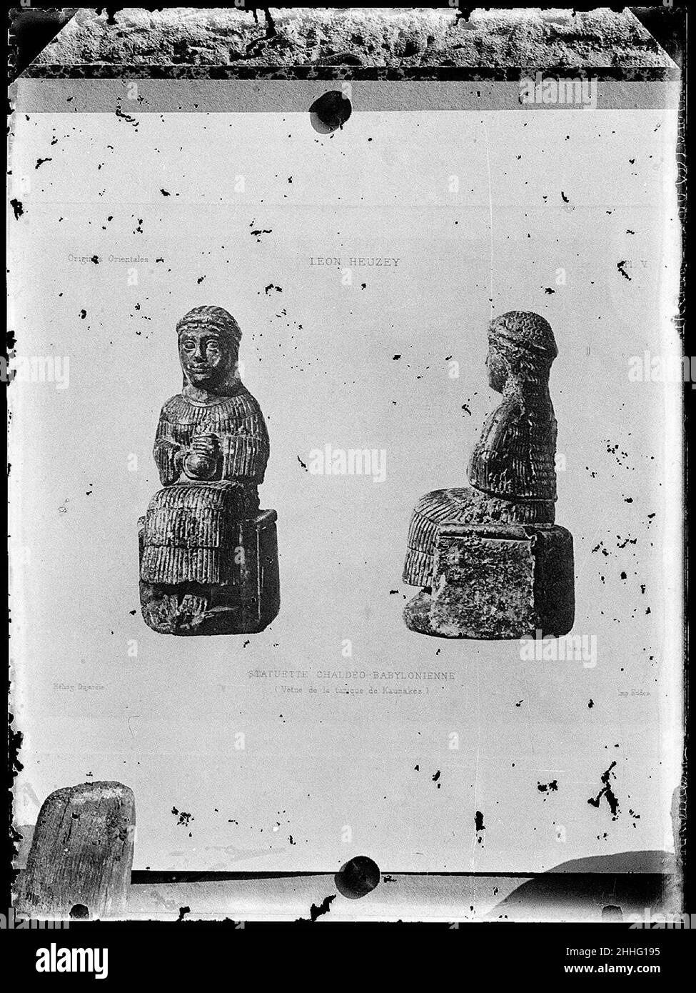Statuette Chaldéo-Babylonnienne vêtue de la tunique de Kaunakes. Stock Photo