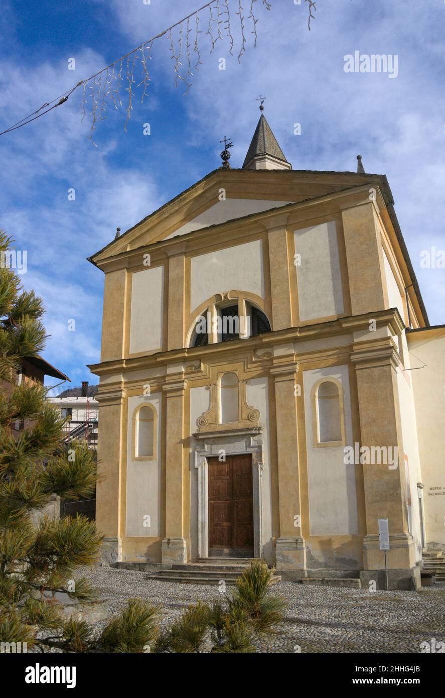 Parish Church (Parrocchia di SS. Giacomo e Filippo) in Chiesa Valmalenco, Valtelline, Lombardy, Italy Stock Photo
