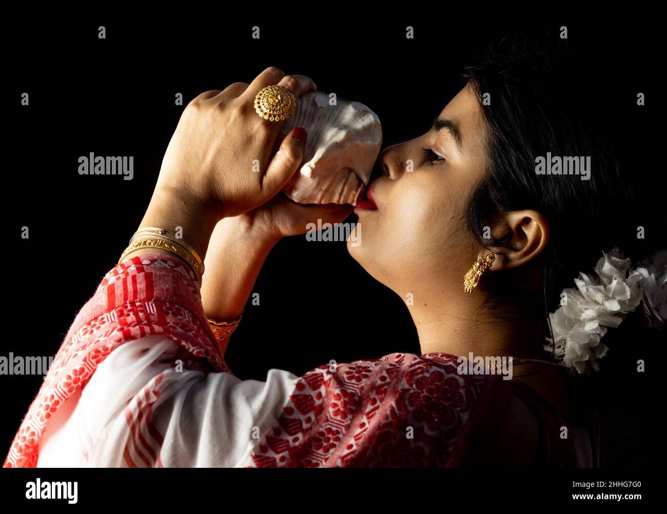 Indian woman portrait red saree hi-res stock photography and images - Alamy