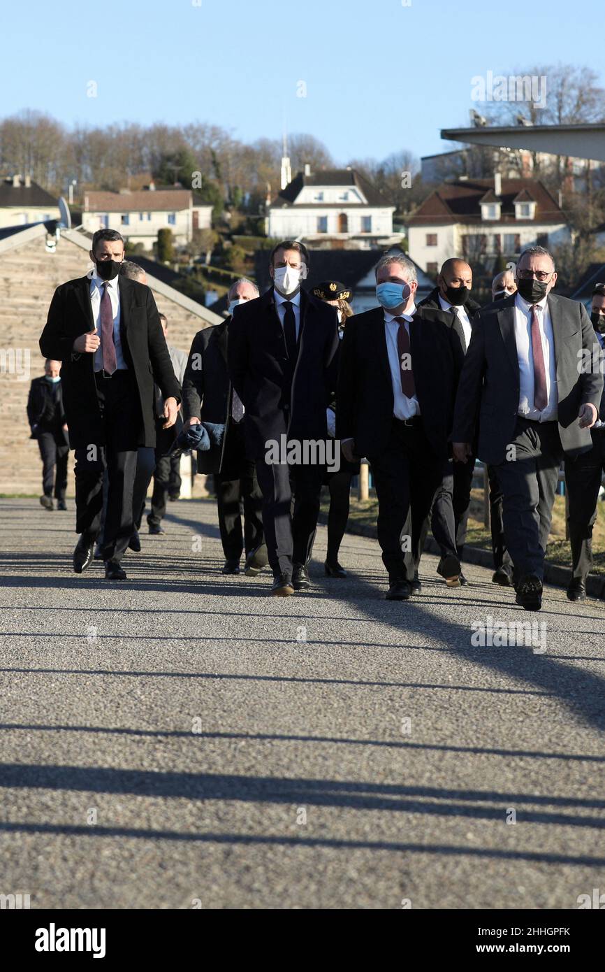 Bourganeuf, France, January 24, 2022. French President Emmanuel Macron meets health staff members during a visit in health centre in Bourganeuf, central France on January 24, 2022. Photo by Stephane Lemouton/Pool/ABACAPRESS.COM Stock Photo