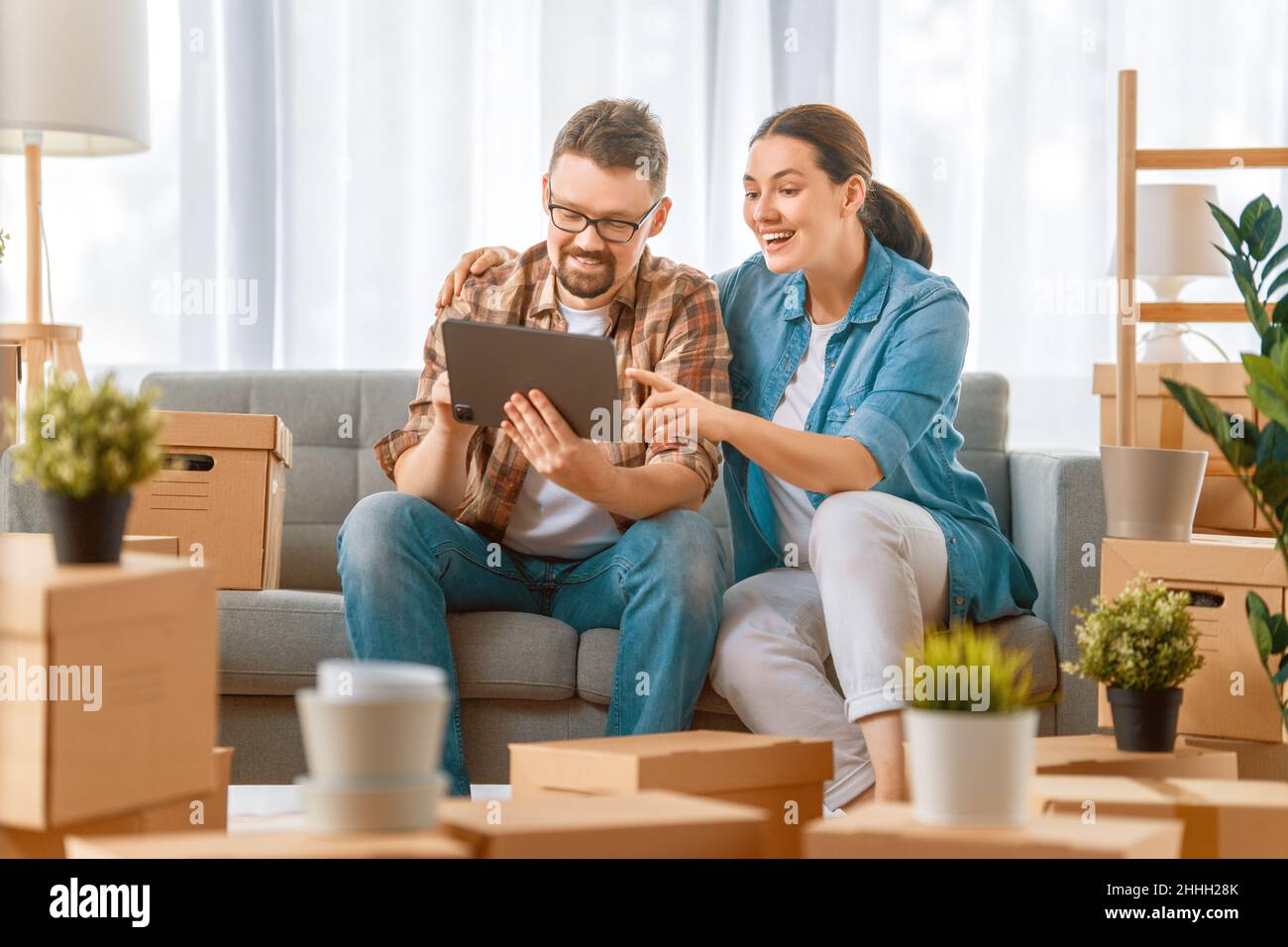 Happy young married couple are moving to new apartment Stock Photo - Alamy