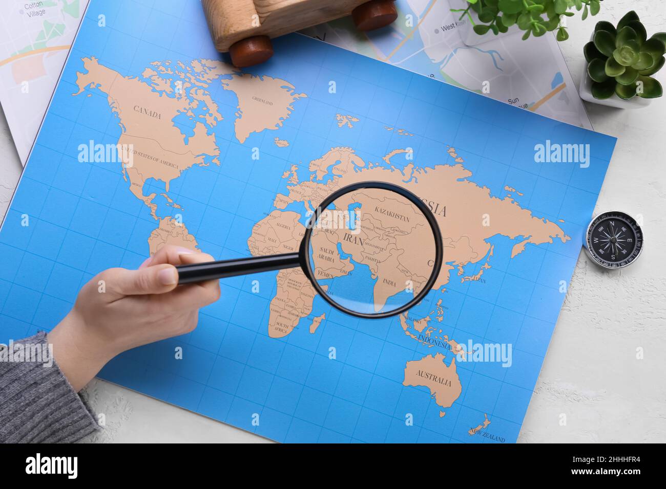 Map magnifying glass girl hi-res stock photography and images - Alamy