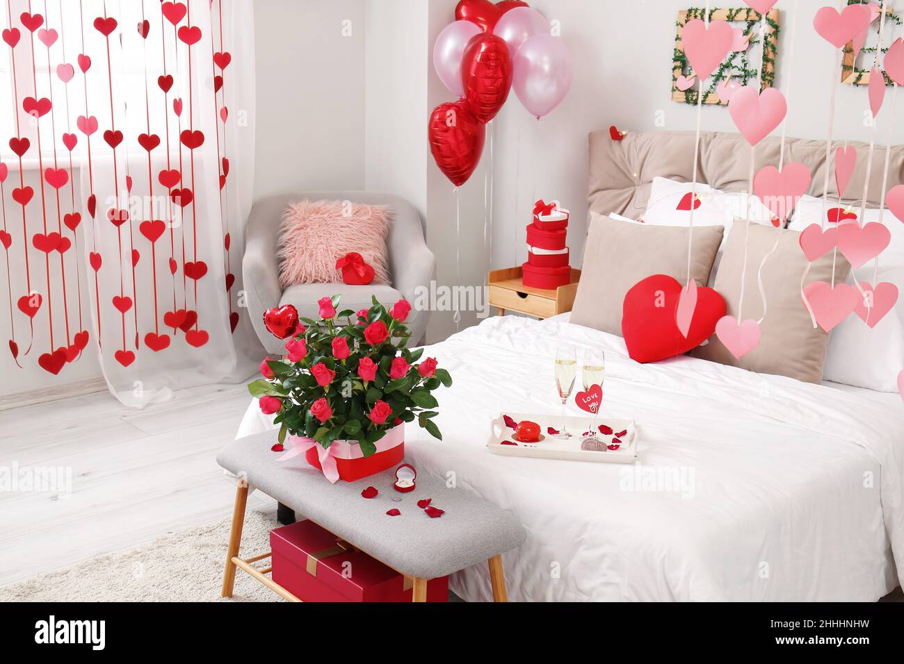 Valentines day flowers champagne hi-res stock photography and ...
