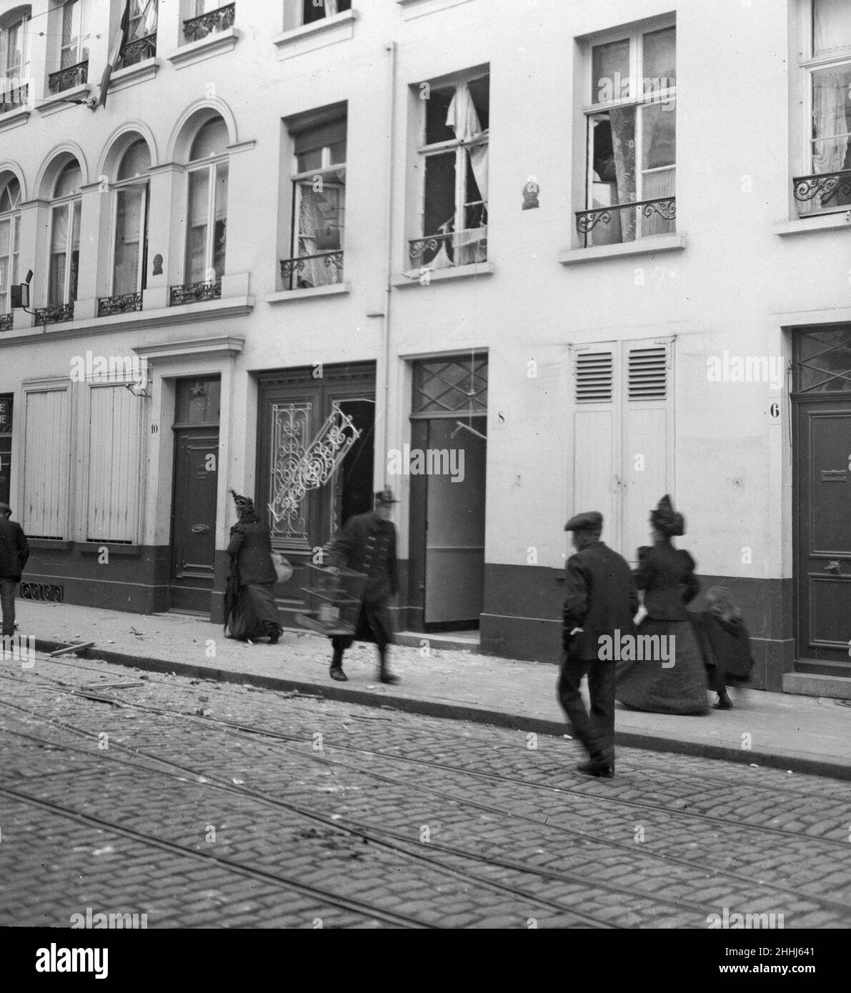 Houses damaged during the German bombardment of the centre of Antwerp. Circa October 1914 Stock Photo