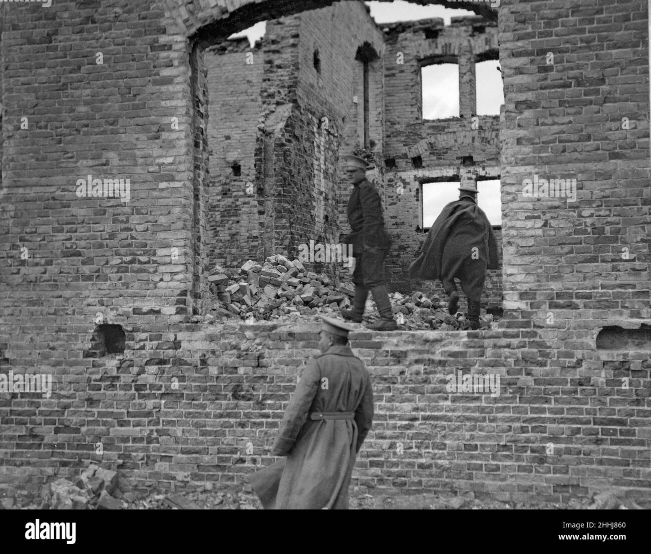 Russian officer inspect railway station (Radzivilov ) following  bombardment. Circa October 1914 Stock Photo