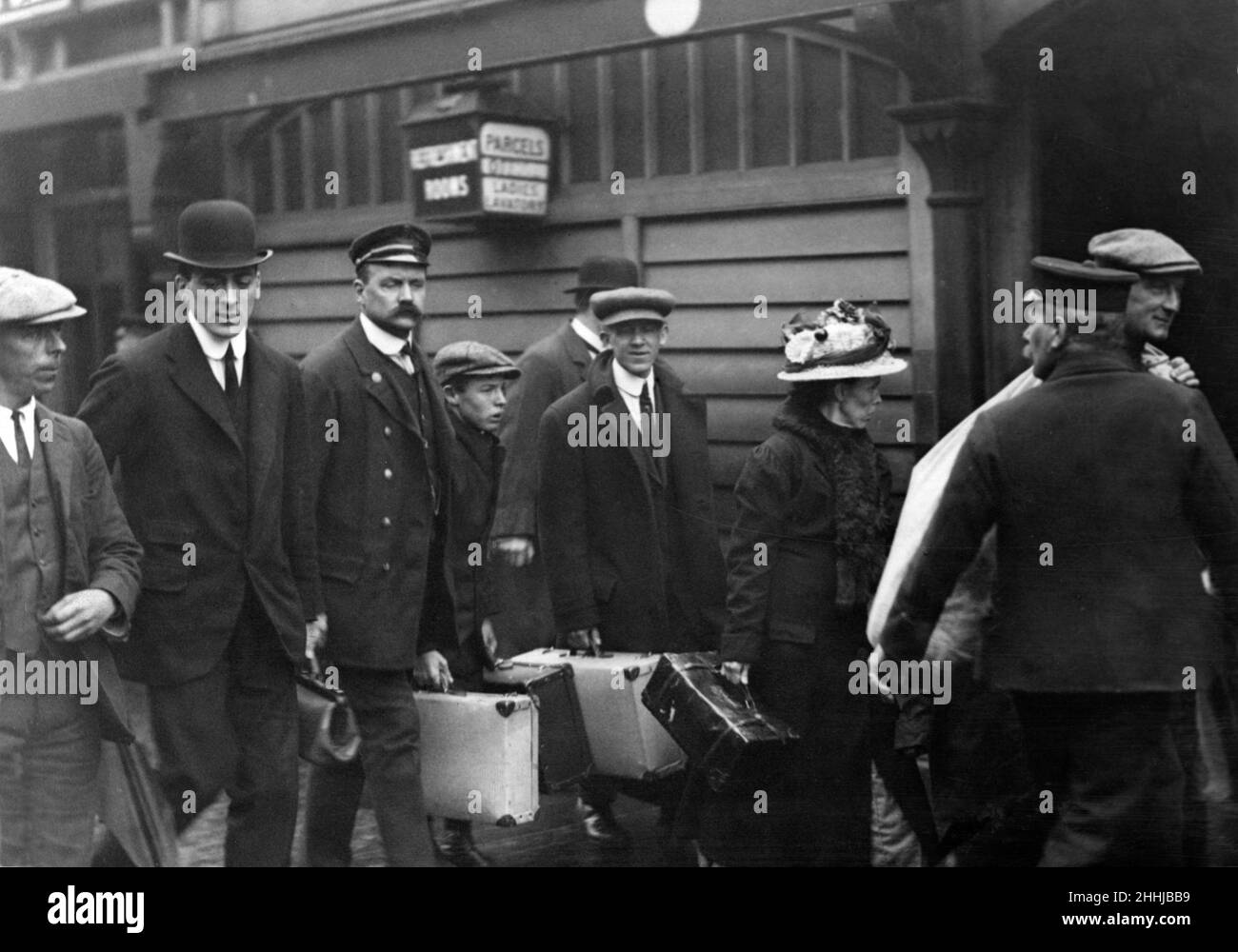 Look out on the Titanic Mr Reginald Robinson Lee (centre wearing flat cap),  leaving the Celtic at Liverpool.6th May 1912 Stock Photo - Alamy