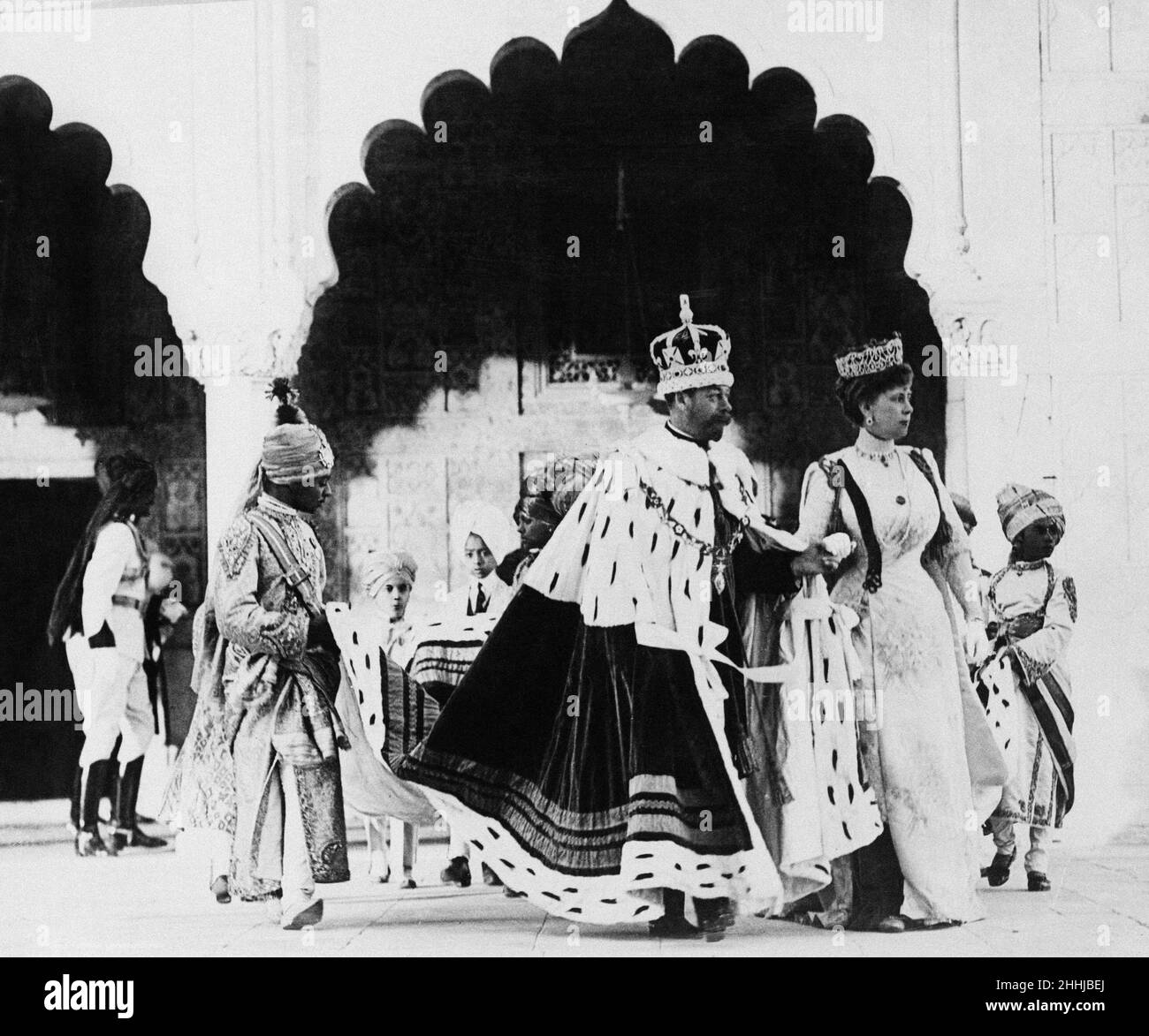 King george v coronation robes hi-res stock photography and images - Alamy