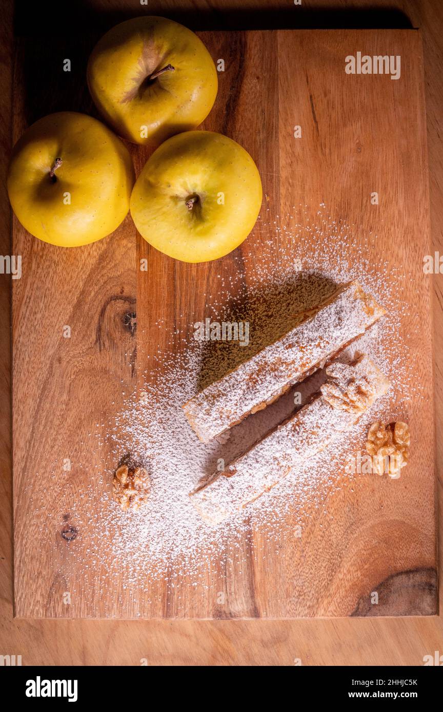 appel nut strudel strudle wood Stock Photo
