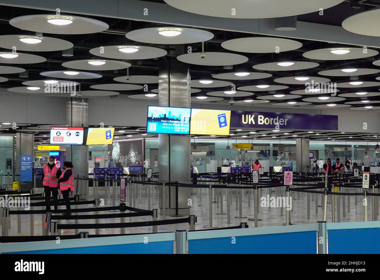 Heathrow border control 2022 hi-res stock photography and images - Alamy