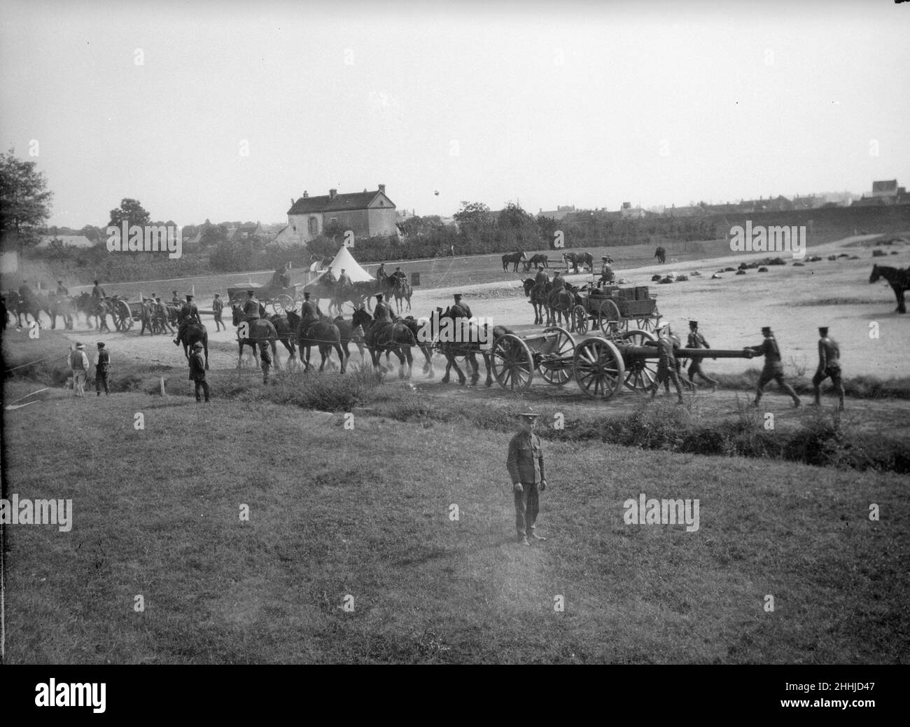 British artillery moving into position close to the the front near Ypres. Circa October 20th 1914 Stock Photo