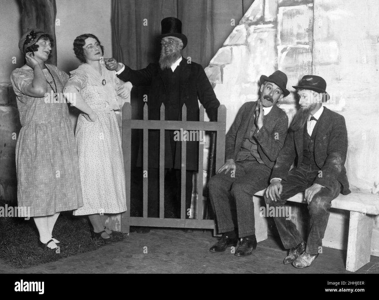 Winifred Evans, Joan Maude, Fewless Llewellyn, H R Hignett and William Pringle seen here in a scene from 'Taffy' by Caradox Evans at the 'Q' Theatre. 8th September 1925 Stock Photo