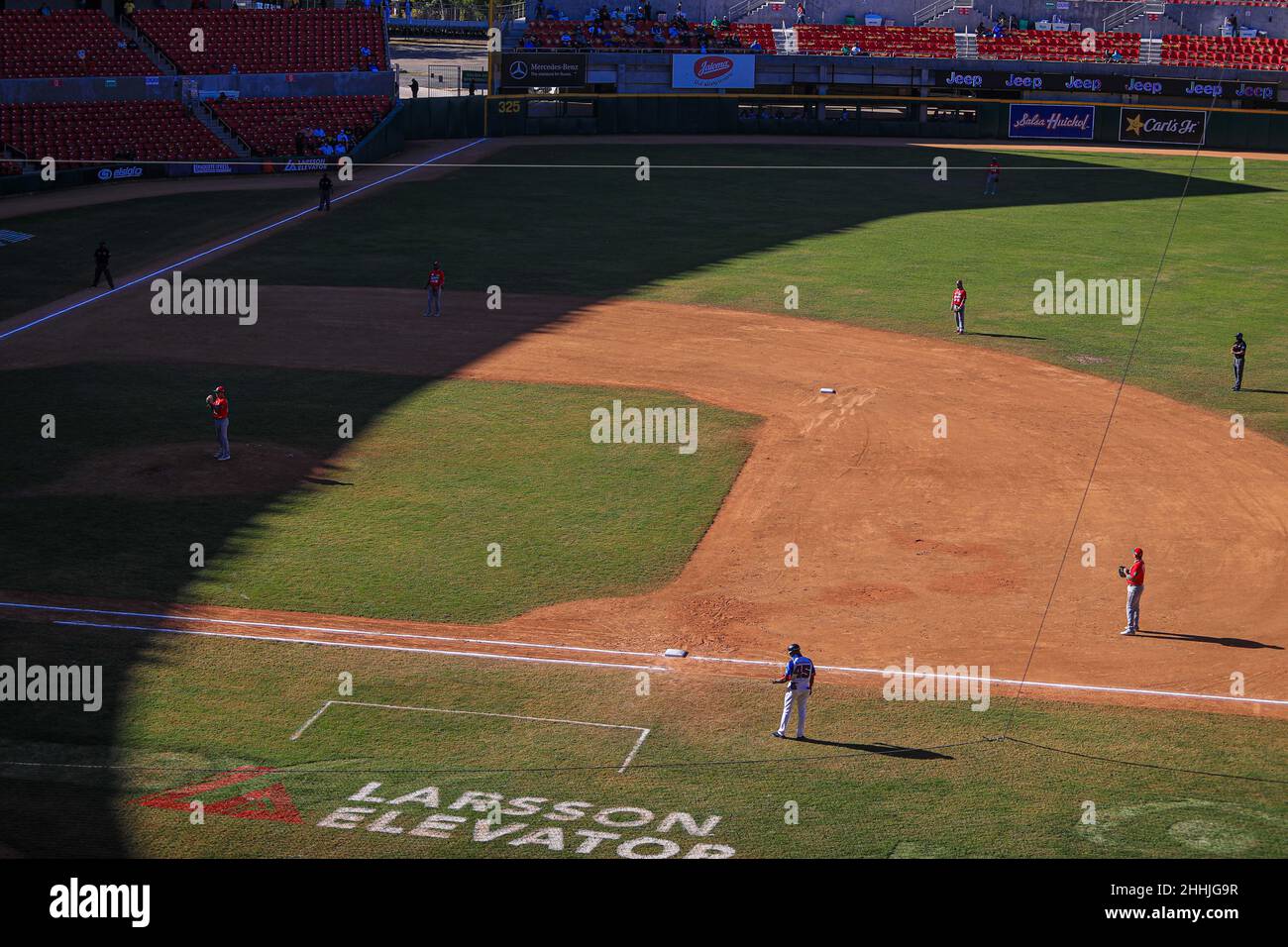 MAZATLAN, MEXICO - FEBRUARY 05:  baseball field diamond with light and shadow at sunset in a general view  Teodoro Mariscal of the Stadium  diamanete del campo de besbol con luz y sombra al atardecer en una vista general del Estadio Teodoro Mariscal   , during a match between Dominican Republic and Panama as part of Serie del Caribe 2021 at Teodoro Mariscal Stadium on February 5, 2021 in Mazatlan, Mexico. (Photo by Luis Gutierrez/ Norte Photo) Stock Photo