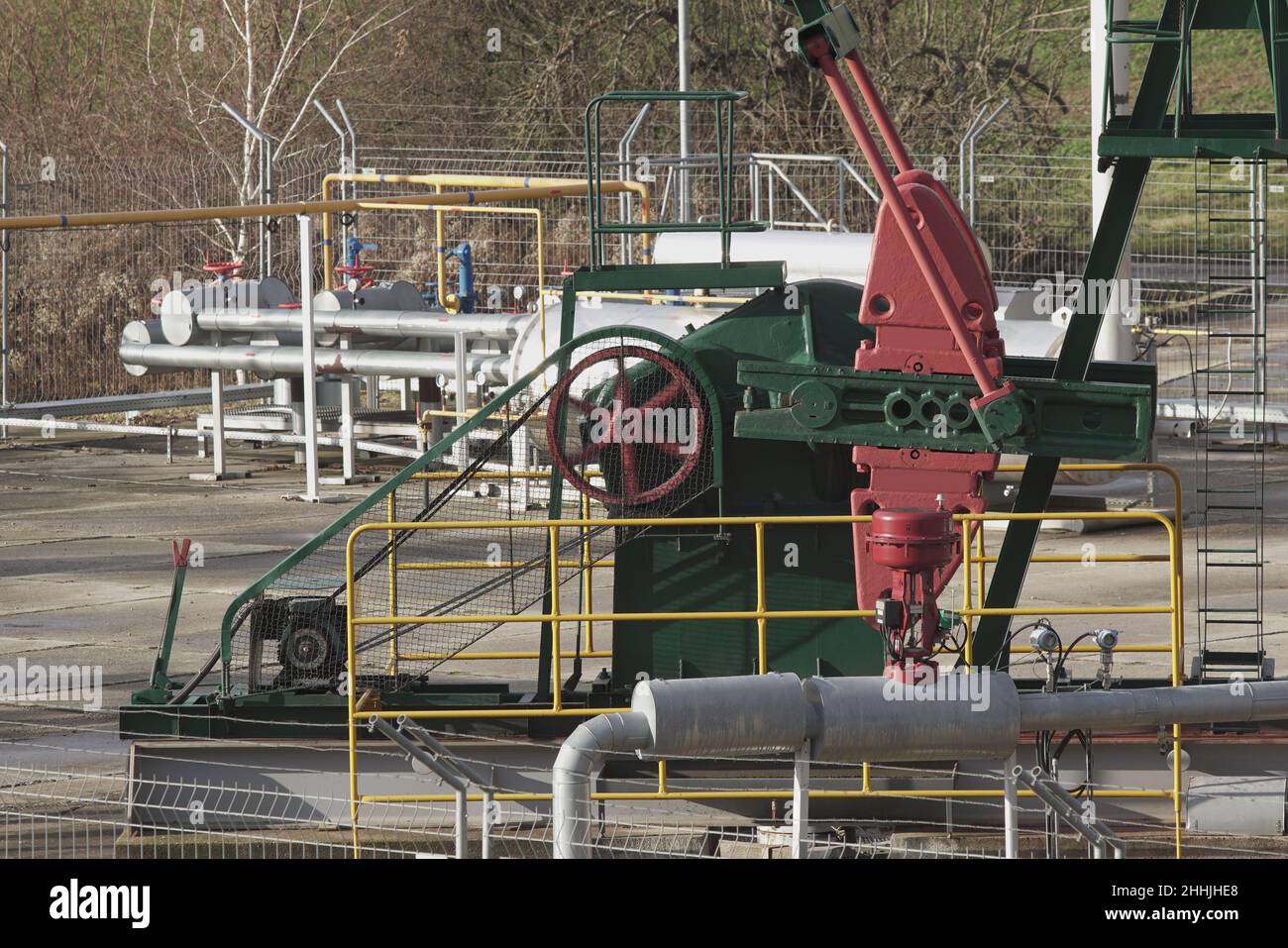 Oil pump jack fracking crude pumpjack extraction machine field working