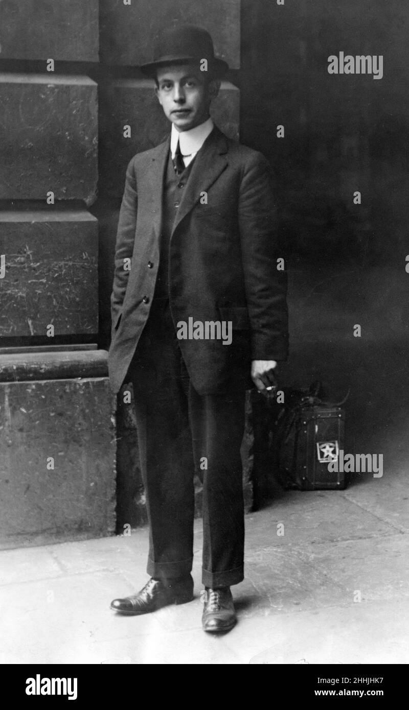 Titanic Disaster. Wireless operator Harold Bride arrives in  May  1912. *** Local Caption *** WatScan - - 14/12/2009 Stock Photo - Alamy
