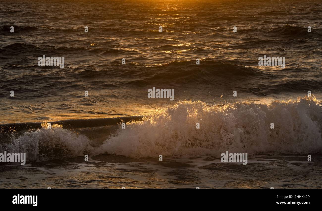 Splashing water sunrise on hi-res stock photography and images - Alamy