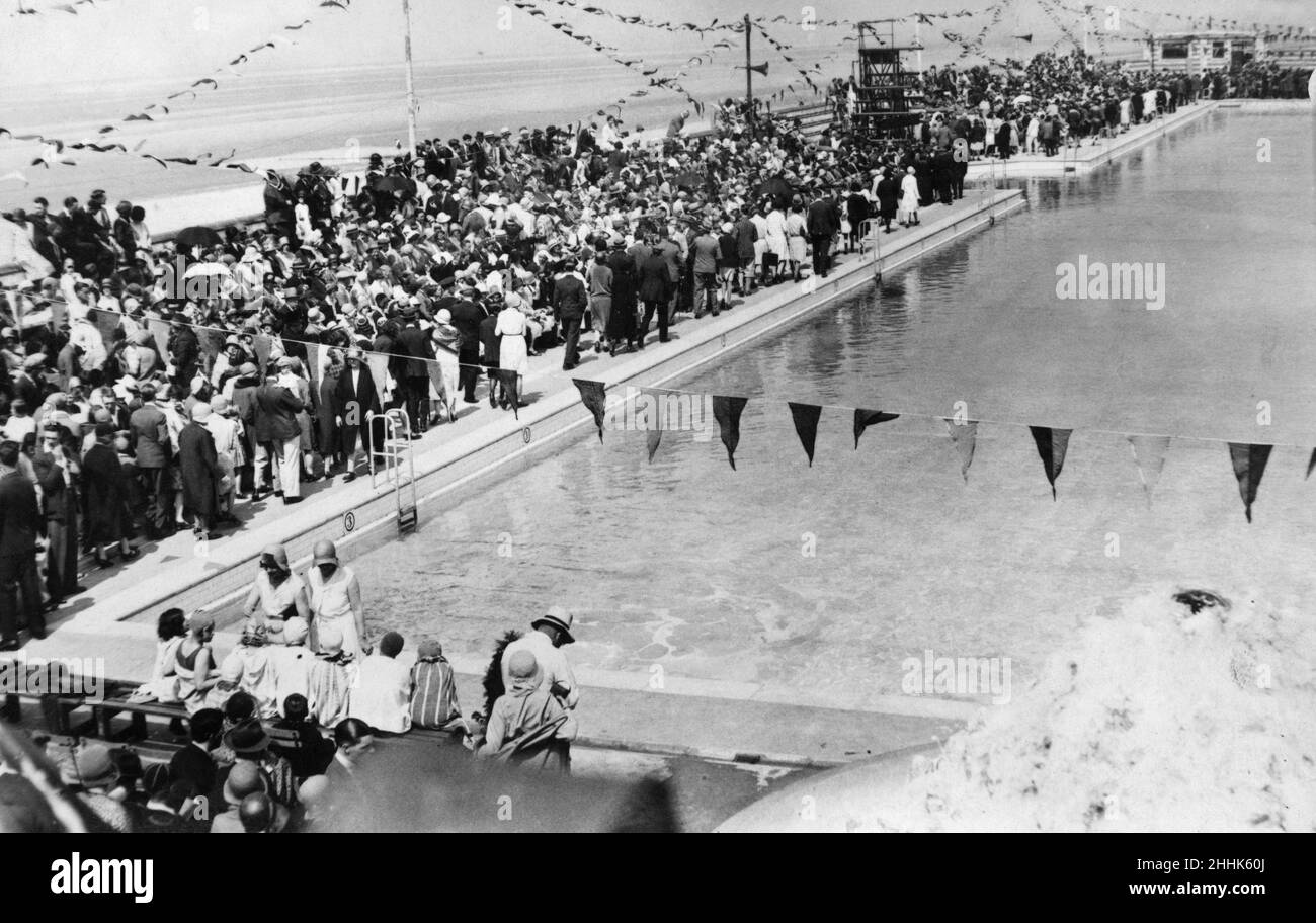 Open air swimming wales hi-res stock photography and images - Alamy