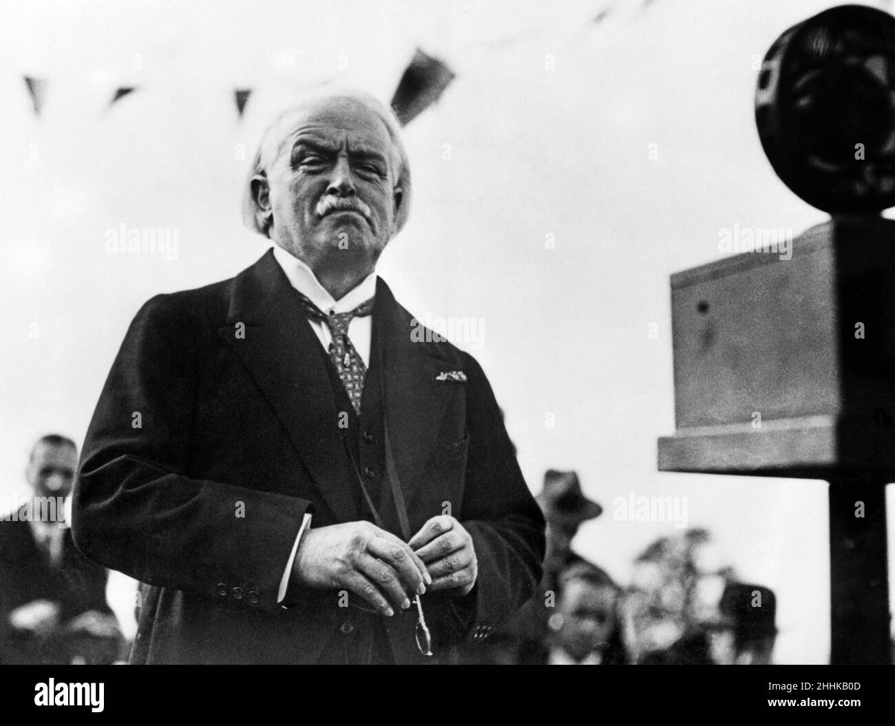 Former Prime Minister David Lloyd George, at the unveiling of the statue 'La Delivrance', by Emile Oscar Guillaume given by Lord Rothermere to Finchley. The statue represents the allied victory at Marne. Finchley, London. 20th October 1927. Stock Photo