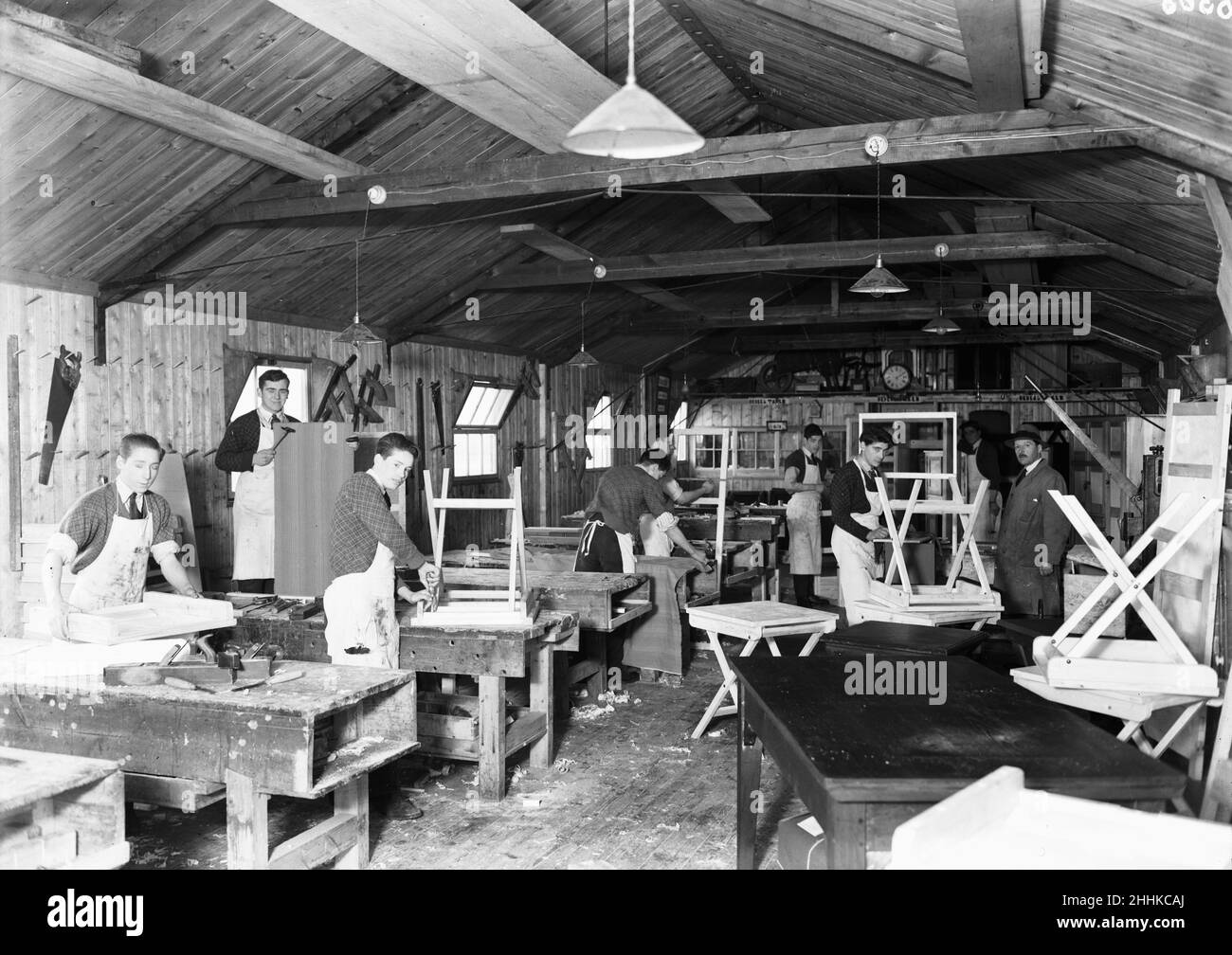 1930s furniture shop england hi-res stock photography and images - Alamy