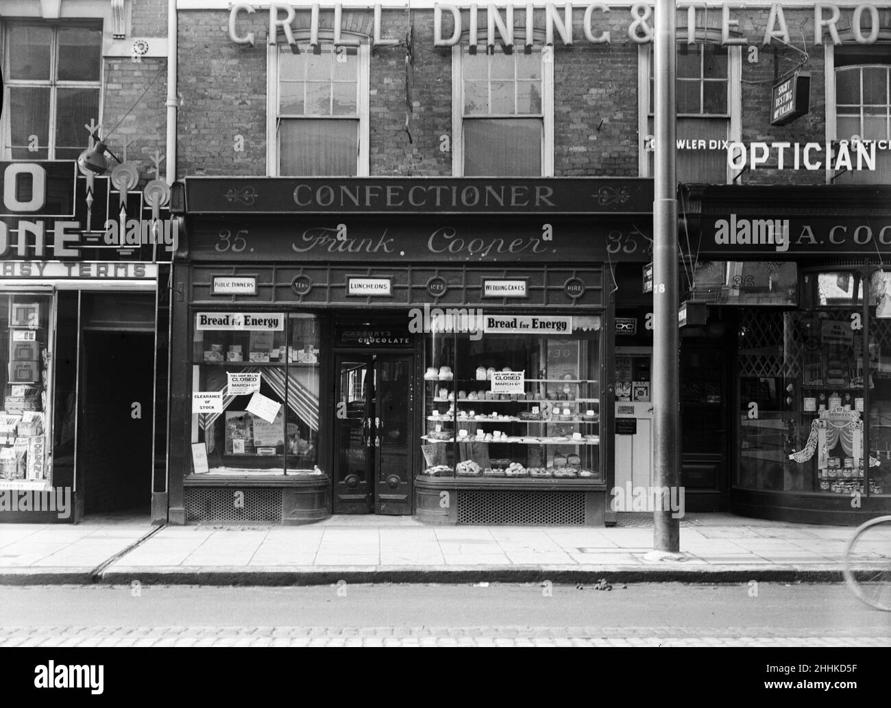 High Street, Cooper the bakers, Uxbridge 1936 Stock Photo Alamy