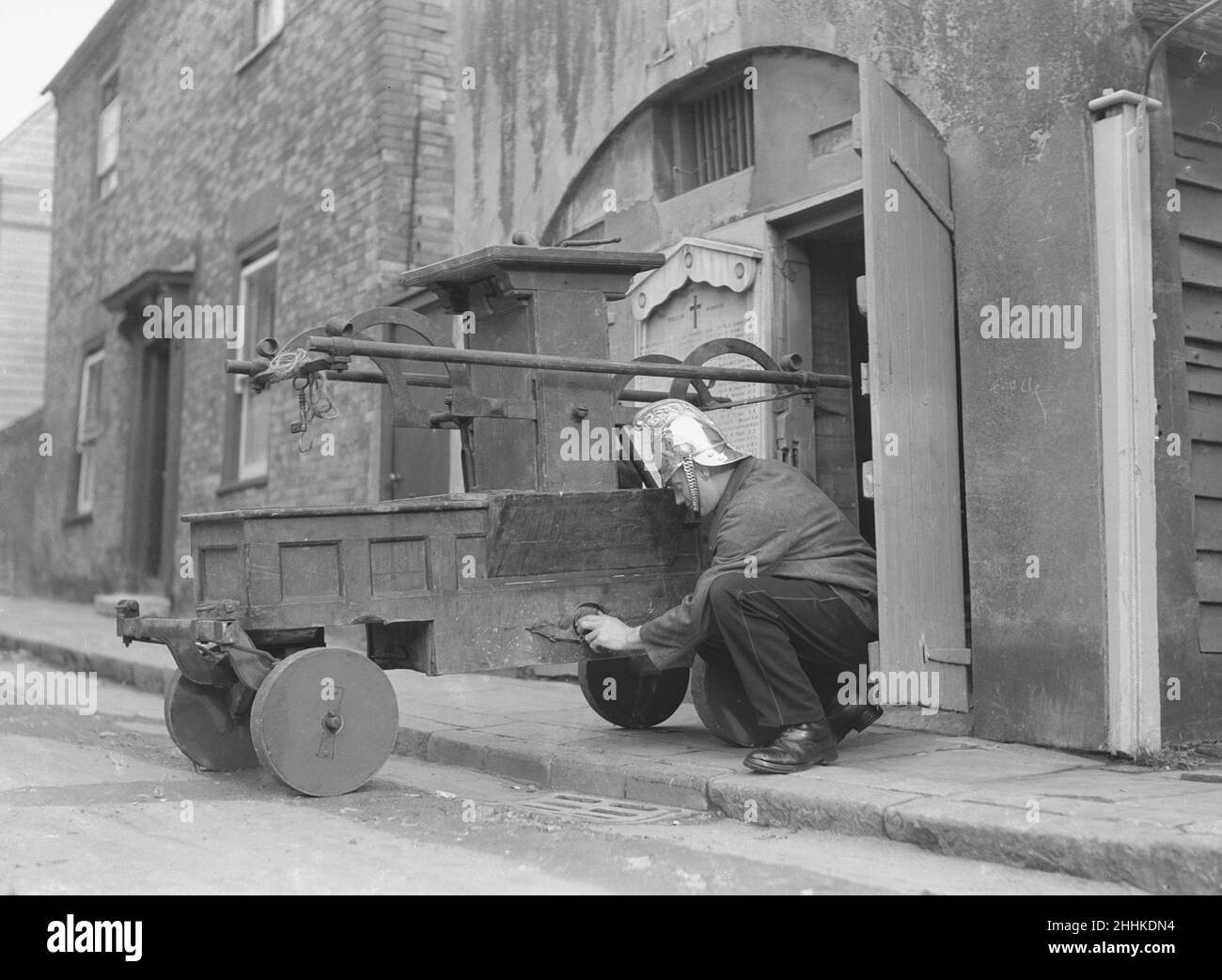 Manual Fire Engine at Ewell. October 1933 dating back to before 1769, the old manual fire engine is stull kept in the Watch House at Ewell Surrey 1293 Stock Photo