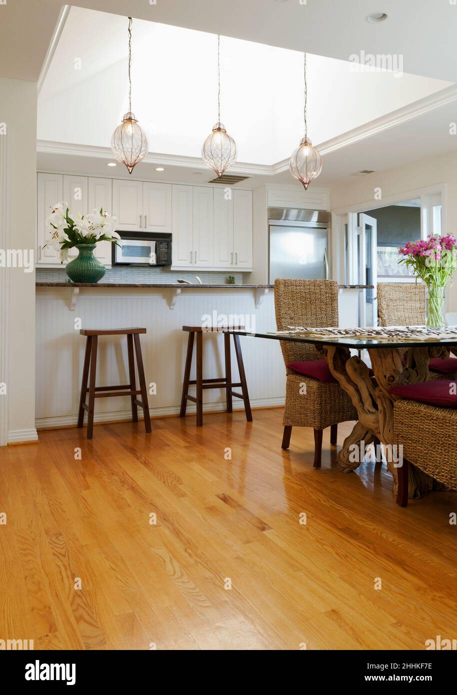Kitchen and dining area interior Stock Photo - Alamy
