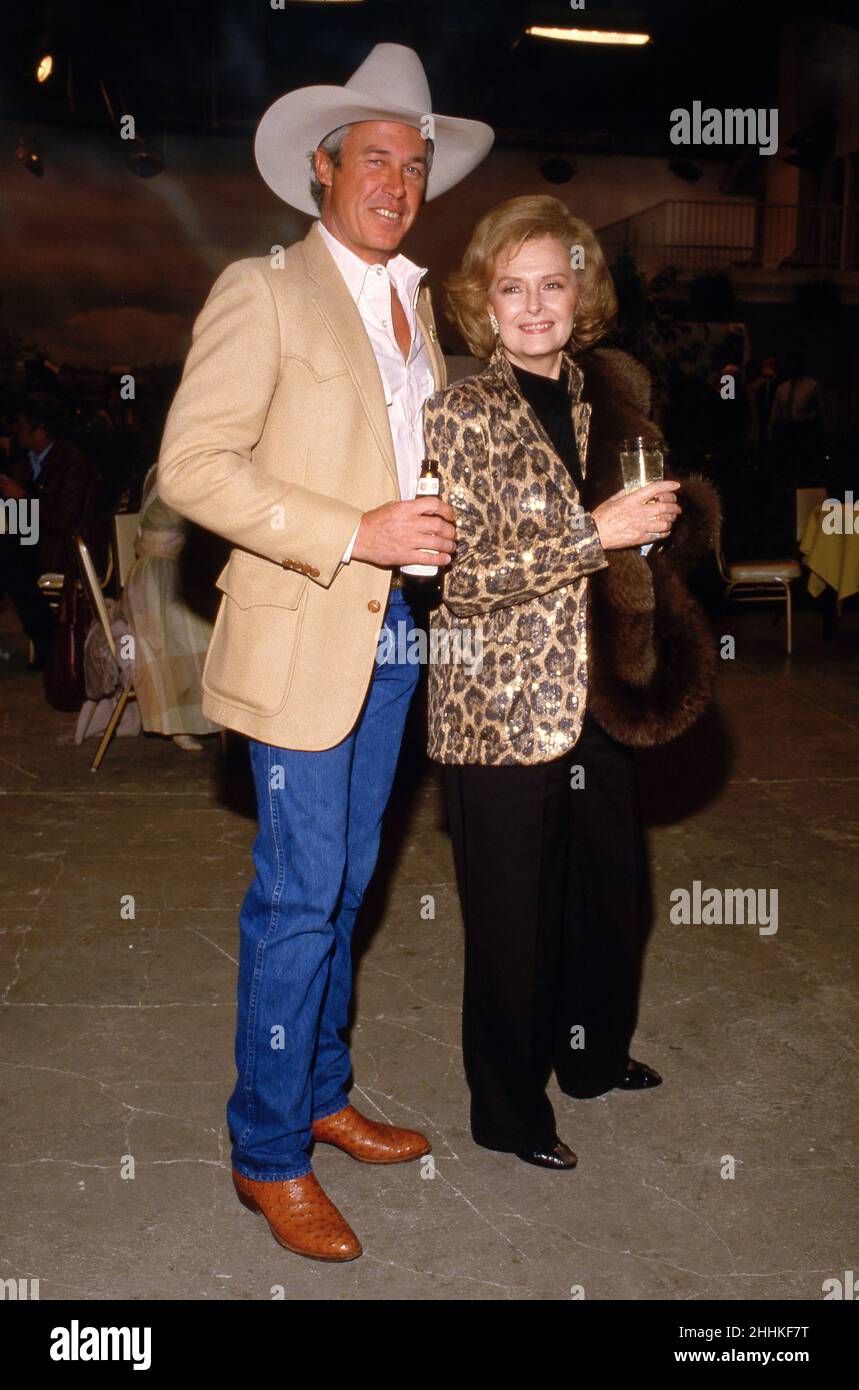 Steve Kanaly and Donna Reed Circa 1980's . Credit: Ralph  Dominguez/MediaPunch Stock Photo - Alamy