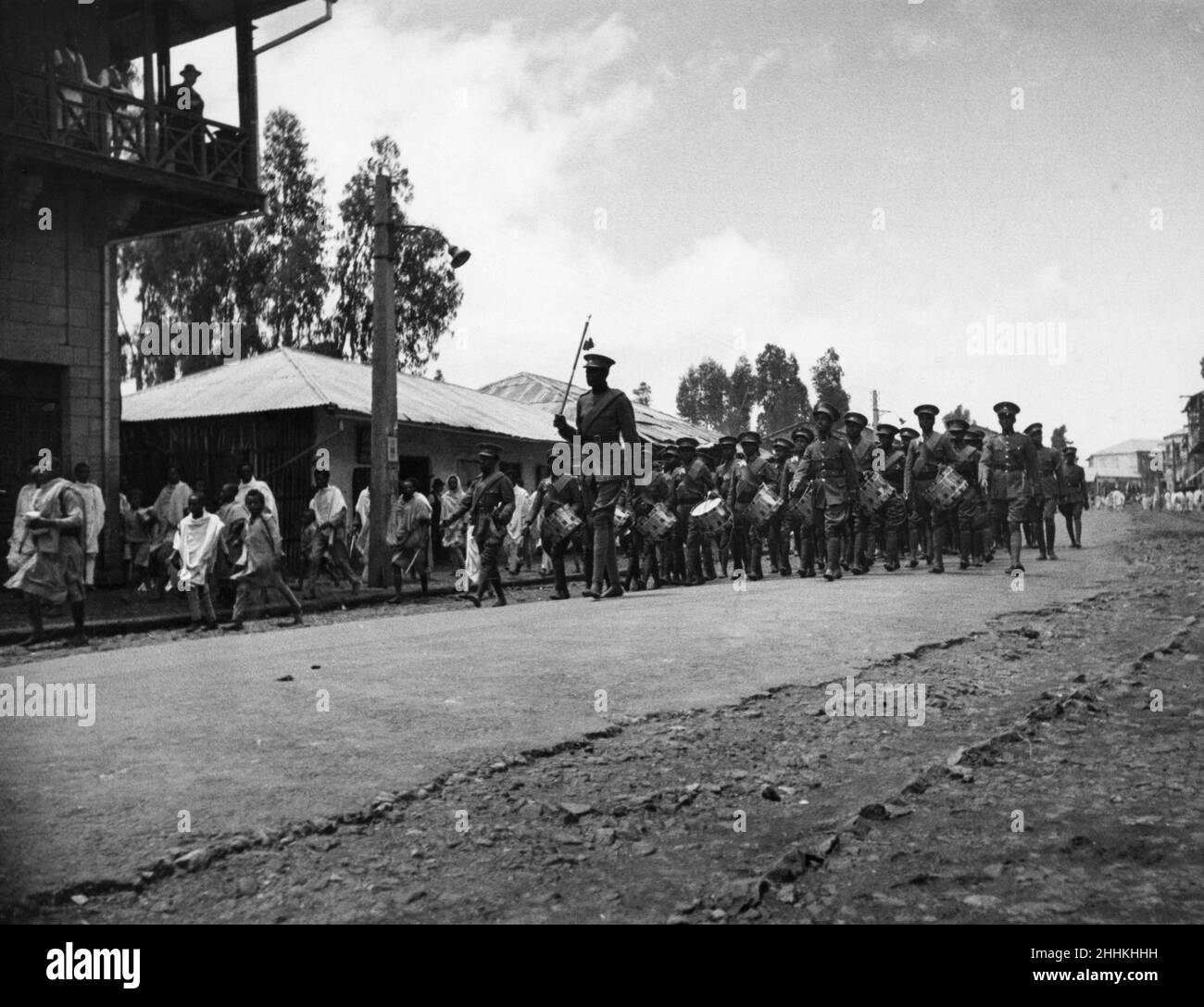Abyssinian War September 1935The band of the Imperial Ethiopian Guard marching through Addis Ababa, lead by a gigantic Drum Major. Leads the column of soldiers heading to the south and the Ogadan front to confront the Italian invasion Stock Photo