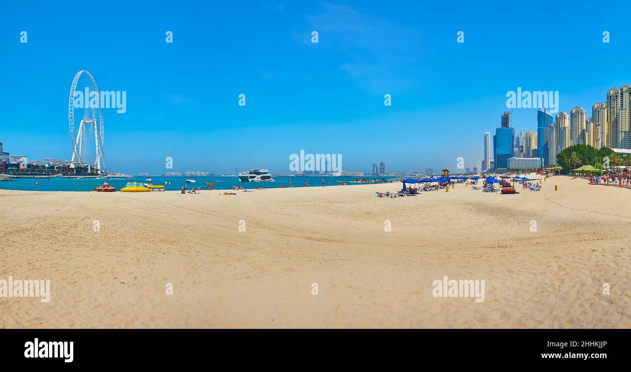 The JBR Marina beach is located adjacent to Bluewaters Island, famous for Ain Dubai Ferris Wheel, Dubai, UAE Stock Photo